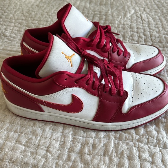 Low top red and white Nike sneakers size 15 - Picture 2 of 8